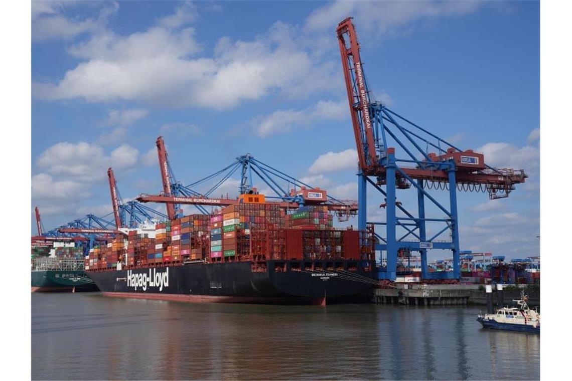 Ifo: Exportindustrie wird wieder optimistischer Nach einem spätsommerlichen Stimmungsknick im August sieht die deutsche Industrie ihre Exportchancen wieder optimistischer. Foto: Marcus Brandt/dpa/Symbolbild