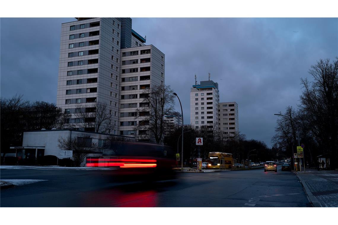 Nach einem Stromausfall im Südwesten Berlins sind für Tausende Menschen die Lichter aus.