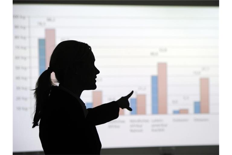 Nach einer Auswertung des Beratungsunternehmens EY arbeiteten in den 160 Konzernen der Börsenindizes Dax, MDax und SDax zuletzt insgesamt 64 Frauen im Vorstand. Foto: Tobias Kleinschmidt/dpa
