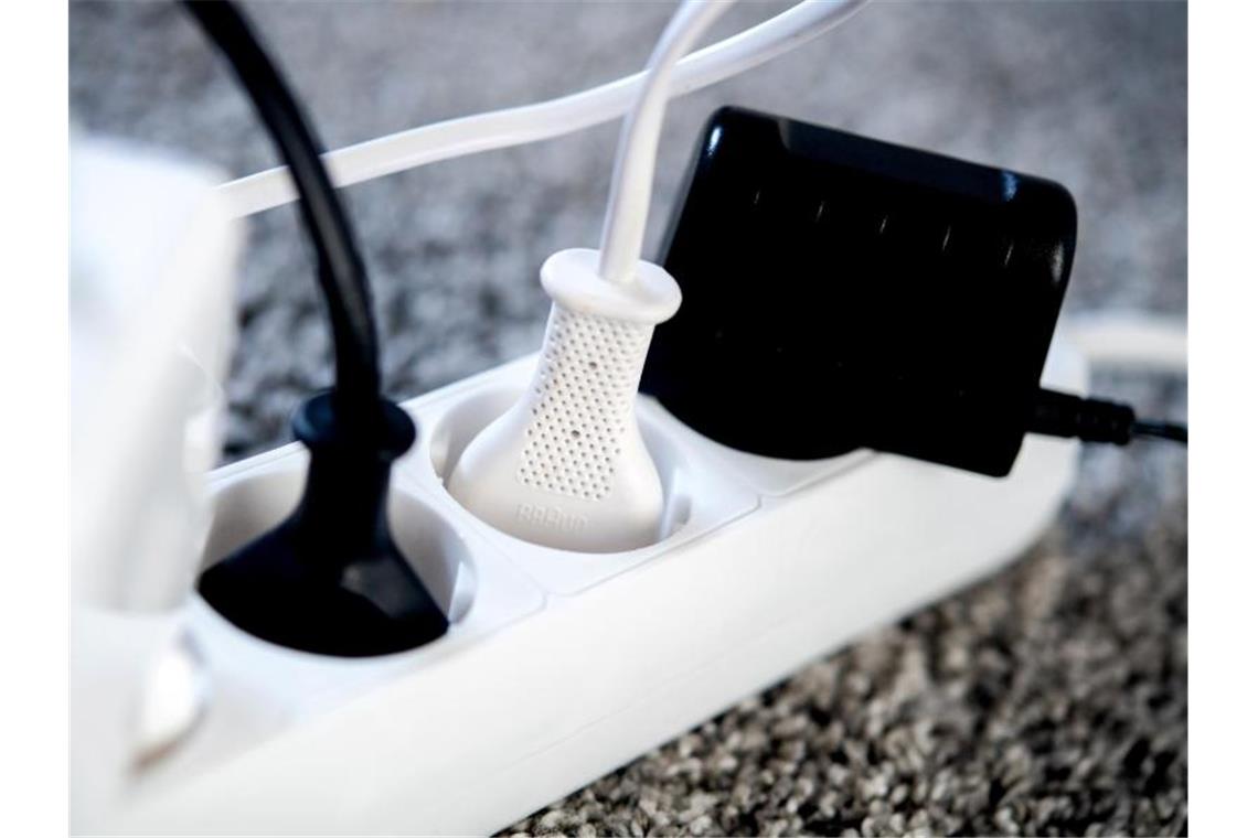 Behörde senkt Rendite für Netzbetreiber Nach einer Entscheidung der Bundesnetzagentur könnte sich die Lage bei den Energiepreisen auf lange Sicht etwas entspannen. Foto: Hauke-Christian Dittrich/dpa