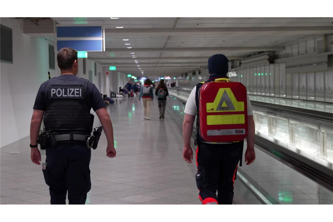 Debatte um Drohnenabwehr nach Vorfällen am Flughafen Nach einer erneuten Drohnensichtung wurde der Betrieb am Flughafen in München wieder vorübergehend eingestellt.