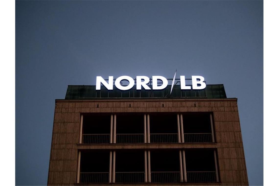 Nach einer harten Zeit hatte die NordLB einen Sparkurs gestartet - drastischen Stellenabbau inklusive. Foto: Julian Stratenschulte/dpa