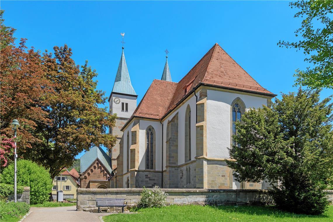 Keine Solaranlage auf Murrhardter Kirchendach Nach einer Leitlinie des Landes soll eine Genehmigung von Solaranlagen auf Kulturdenkmälern regelmäßig erteilt werden. Sie kam somit erst nach der Sanierung des Stadtkirchendachs 2021. Die Kirchengemeinde hätte aber auch nun eine PV-Anlage begrüßt. Foto: Stefan Bossow