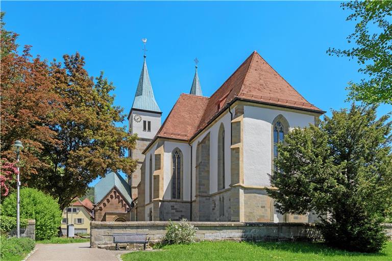 Nach einer Leitlinie des Landes soll eine Genehmigung von Solaranlagen auf Kulturdenkmälern regelmäßig erteilt werden. Sie kam somit erst nach der Sanierung des Stadtkirchendachs 2021. Die Kirchengemeinde hätte aber auch nun eine PV-Anlage begrüßt. Foto: Stefan Bossow