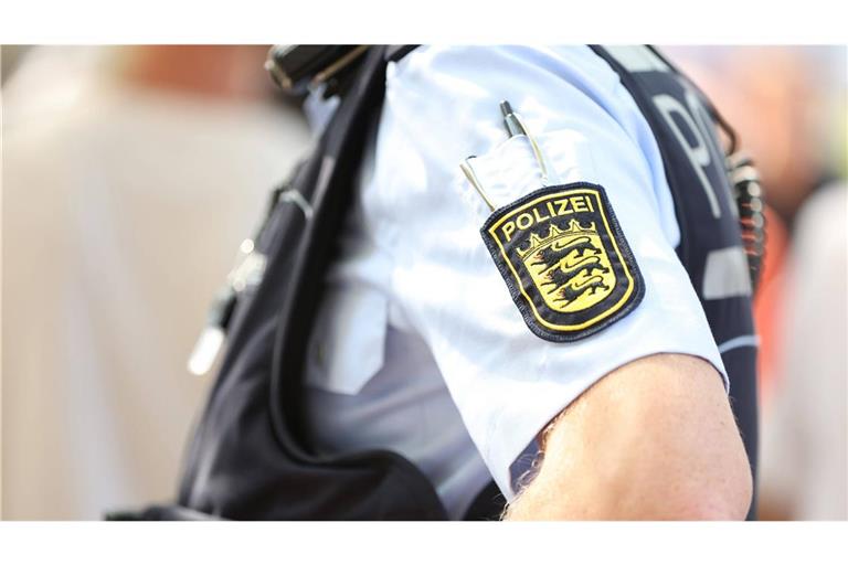 Nach einer Messerattacke ermittelt die Polizei wegen des Verdachts des versuchten Totschlags gegen einen Jugendlichen (Symbolfoto).