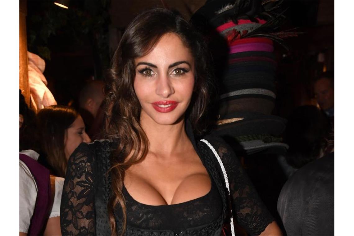 Rassistische Aussage: Youssefian aus Dschungelcamp geworfen Nach einer rassistischen Äußerung gegenüber Kandidatin Linda Nobat hat Janina Youssefian das RTL-„Dschungelcamp“ vorzeitig verlassen müssen. Foto: Felix Hörhager/dpa