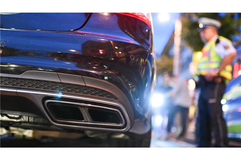 Nach einer riskanten Verfolgungsfahrt im Landkreis Heilbronn wurde ein mehrfach straffällig gewordener Mann in Untersuchungshaft genommen (Symbolfoto).