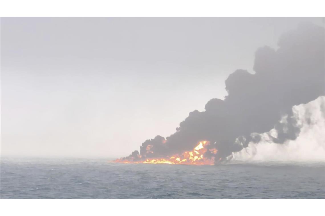 Nach Schiffskollision – Brand weiterhin nicht gelöscht Nach einer Schiffskollision vor der britischen Nordseeküste ist ein Brand ausgebrochen.