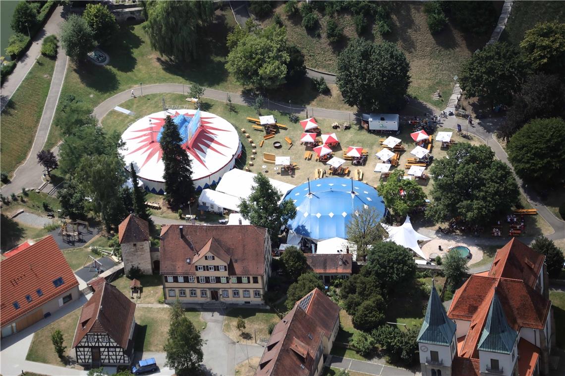 Nach einer zwei Jahre langen Expedition durch die Murrhardter Bergwelt ist der Sommerpalast 2022 in seine Heimatgalaxie, den Stadtgarten, zurückgekehrt. Foto: Florian Muhl