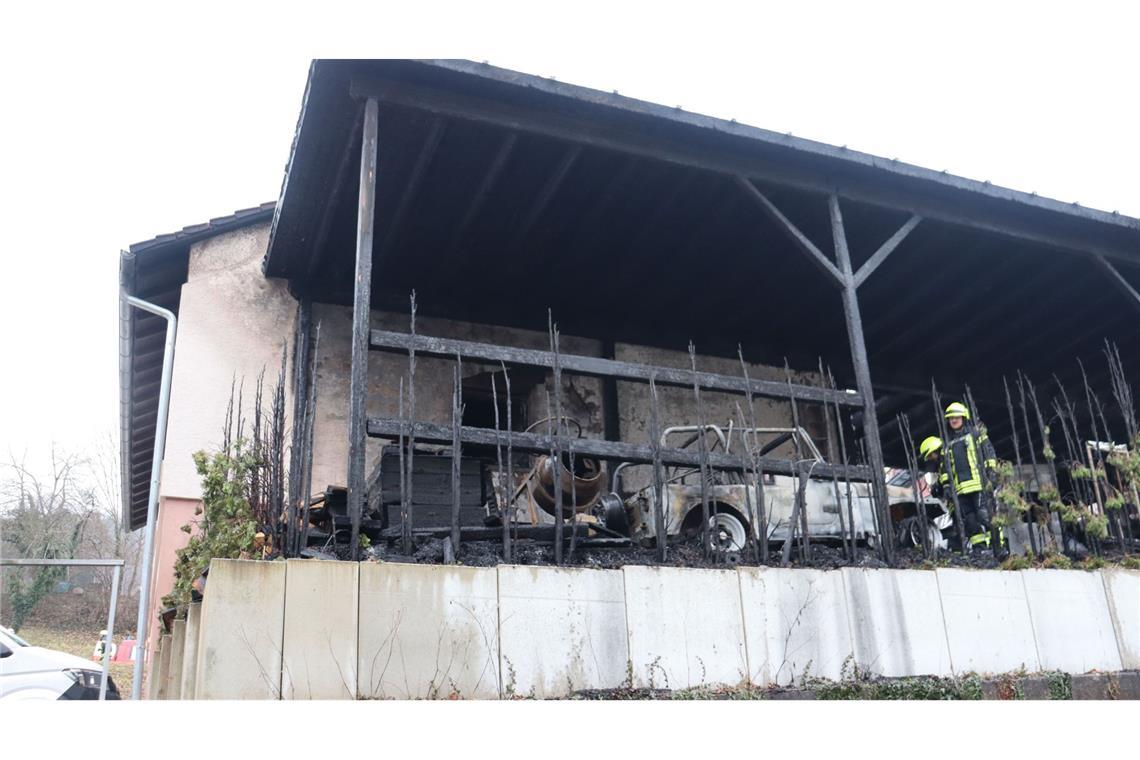 Nach ersten Erkenntnissen der Ermittler entstand ein Schaden von etwa 300.000 bis 400.000 Euro.