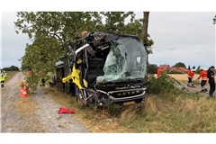 Nach ersten Erkenntnissen hatte der Busfahrer gesundheitliche Probleme.