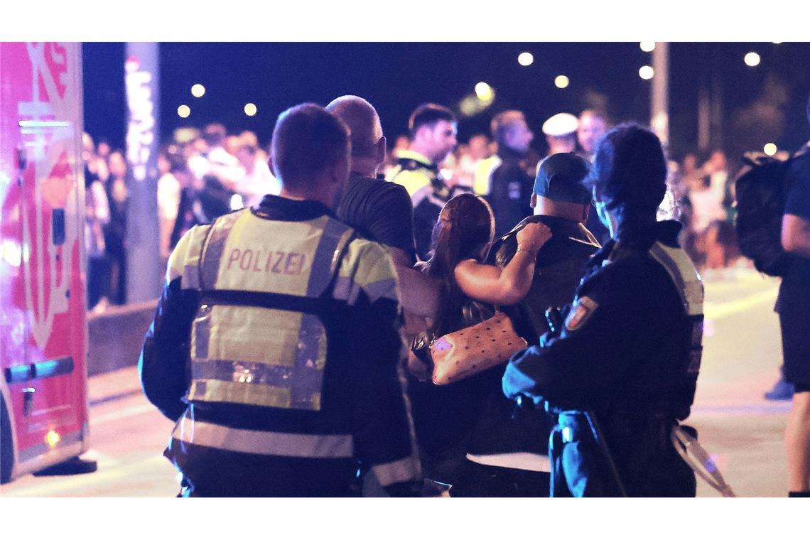 Nach ersten Erkenntnissen sind vier Menschen schwer verletzt worden.