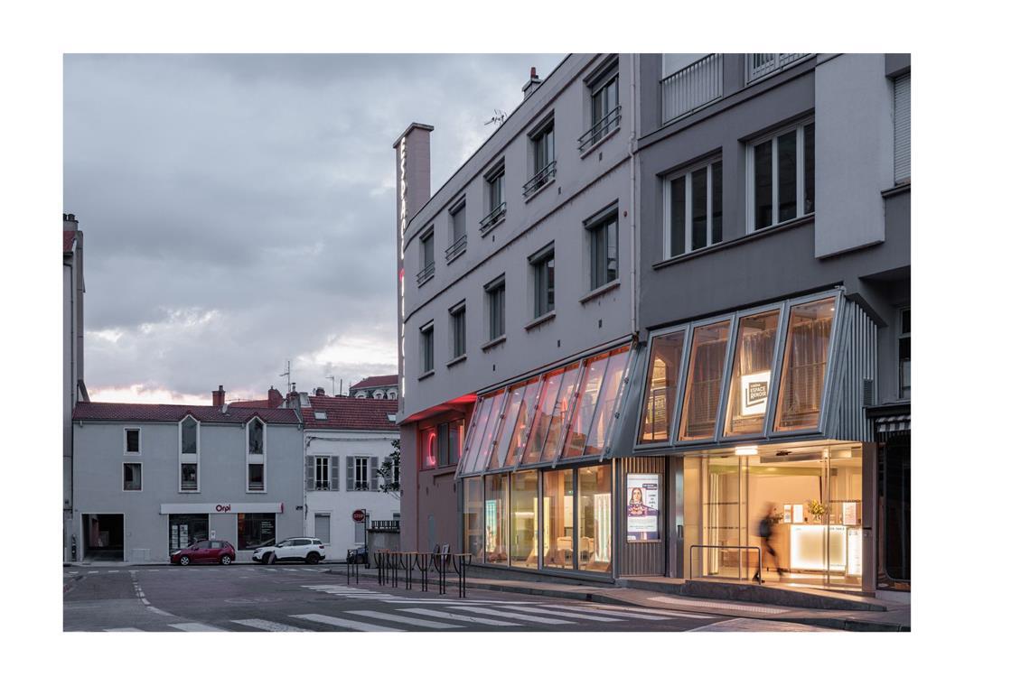 Junge Architektur im Glück – so schön ist das erste Tiny House Nach Frankreich ging auch ein Preis: Das Büro REMAKE hat ein Kino...