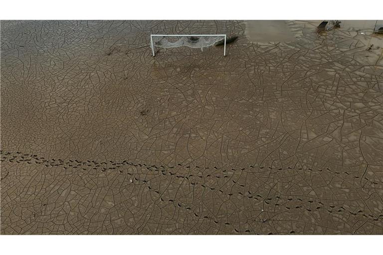 Nach Hurrikan „Melissa“: Fußballfeld in Montego Bay auf Jamaika im Schlamm versunken