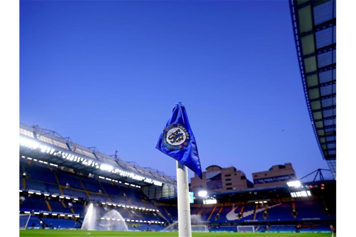 Schweizer Milliardär an Fußballclub Chelsea interessiert Nach Informationen der „Blick“ hat Hansjörg Wyss das Angebot erhalten den FC Chelsea von Roman Abramowitsch zu kaufen. Foto: John Walton/PA Wire/dpa