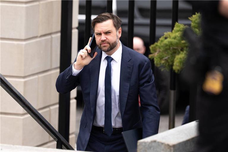 Nach Informationen der „New York Times“ und des Senders CNN wird aktuell erwartet, dass sich die Delegation um US-Vizepräsident JD Vance am Dienstag auf den Weg macht (Archivbild).