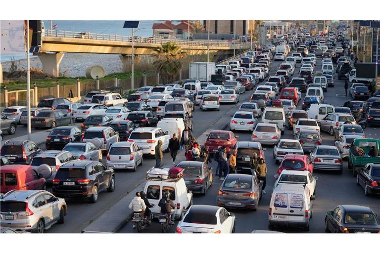 Nach israelischen Luftangriffen im Libanon sind tausende Menschen aus den südlichen Vororten der libanesischen Hauptstadt Beirut geflohen (Symbolbild).