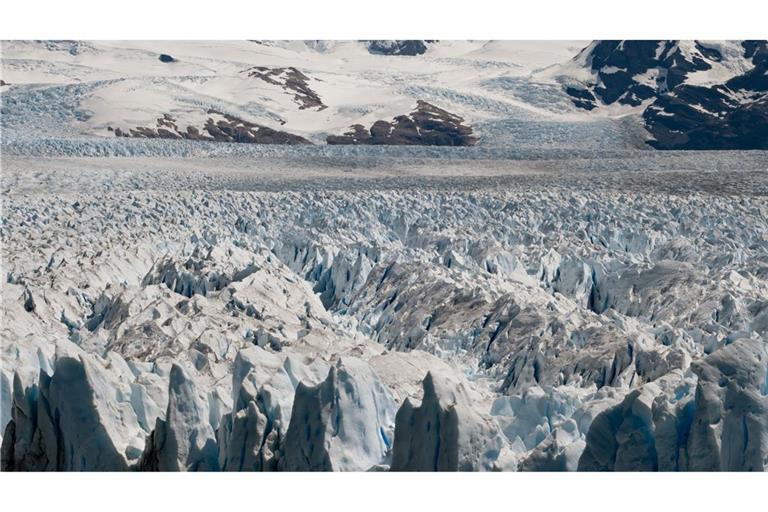 Nach Jahrzehnten relativer Stabilität zieht sich der berühmte Gletscher im Süden von Argentinien immer stärker zurück.