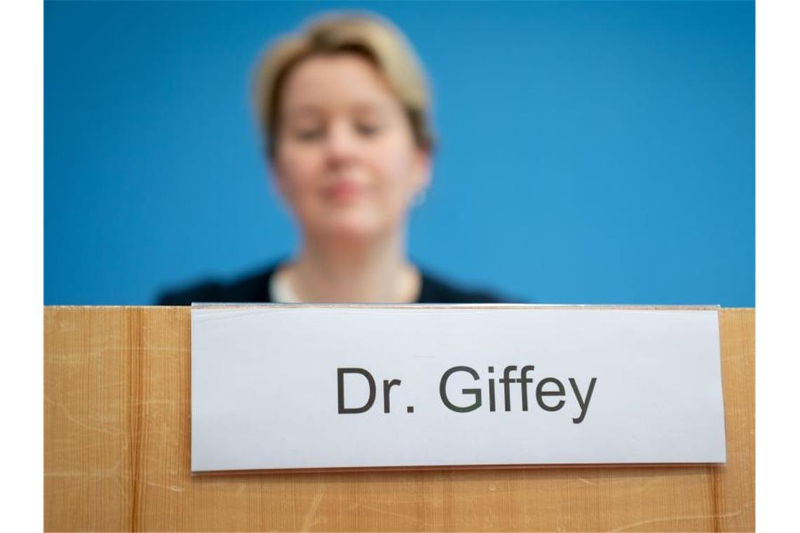 Nach langen Diskussionen hat die Freie Universität Berlin entschieden: Die SPD-Politikerin Franziska Giffey verliert ihren Doktortitel. Foto: Kay Nietfeld/dpa-Pool/dpa