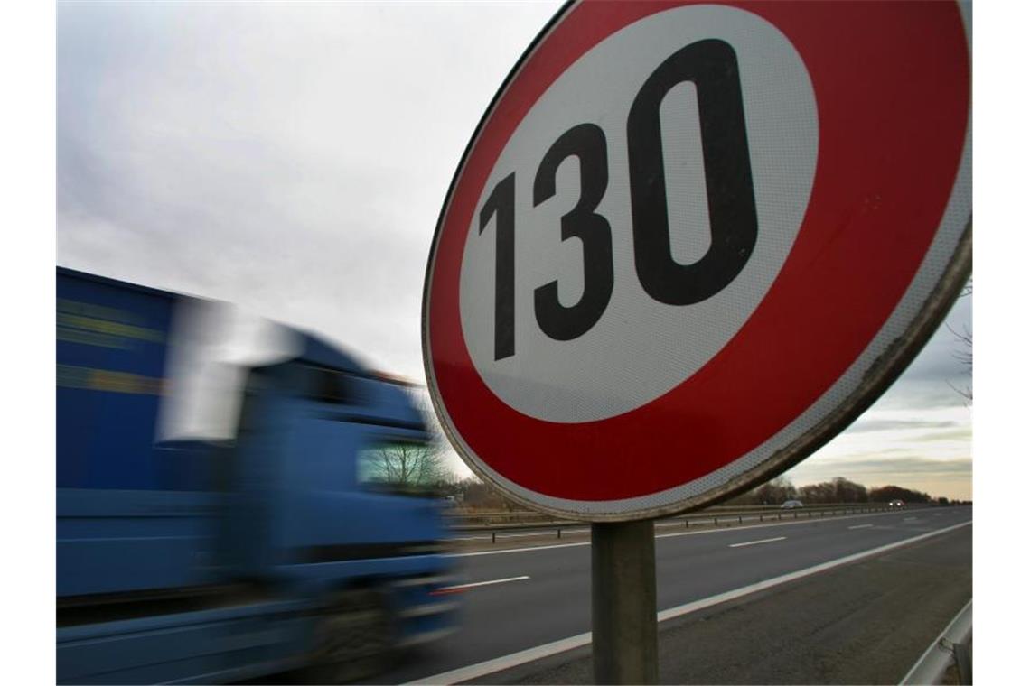 Nach langer Diskussion hat sich nun auch der Deutsche Verkehrssicherheitsrat für ein generelles Tempolimit auf Autobahnen ausgesprochen. Foto: Patrick Pleul/dpa-Zentralbild/dpa