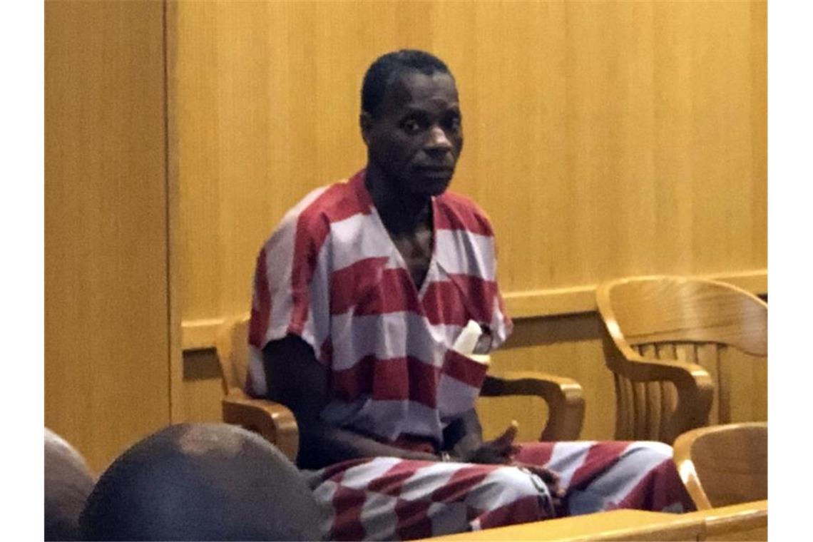 50 Dollar geklaut: Mann erst nach Jahrzehnten wieder frei Nach mehr als 35 Jahren im Gefängnis: Warten auf die Anhörung. Foto: Ivana Hrynkiw/The Birmingham News/AP