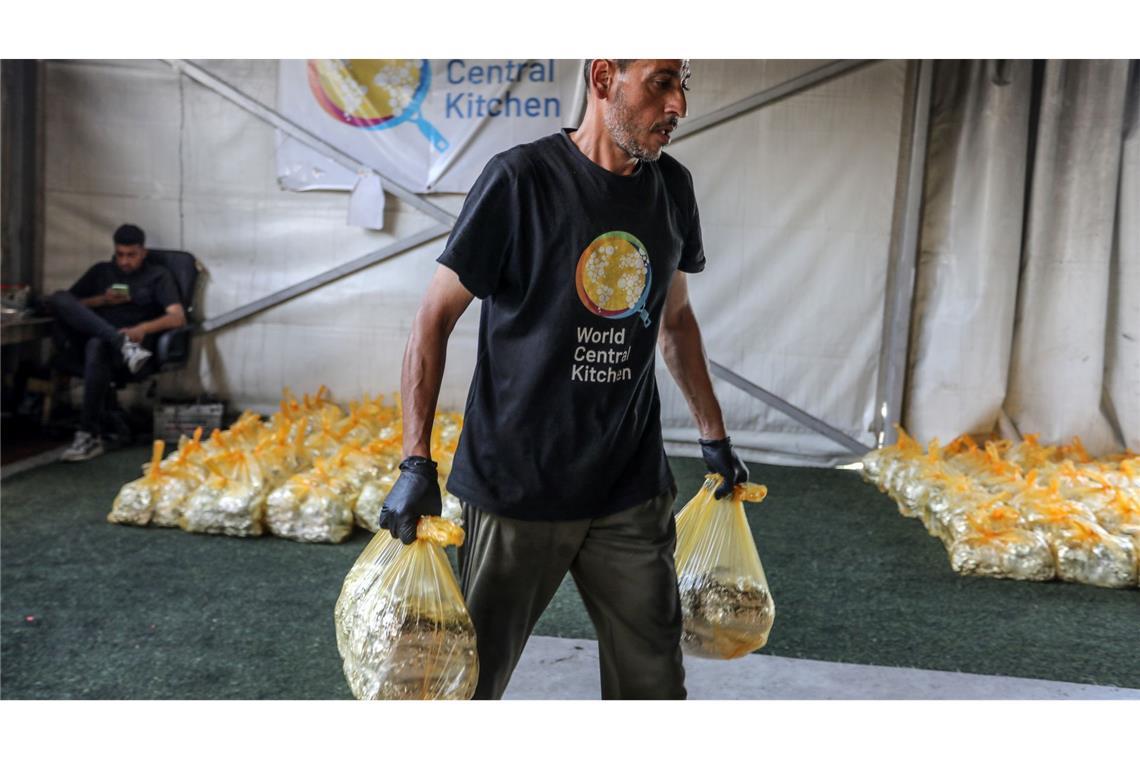 Druck auf Israel wegen humanitärer Notlage in Gaza nimmt zu Nach Militärangaben verwendeten bewaffnete Palästinenser das gefälschte Emblem einer Hilfsorganisation. (Archivbild)
