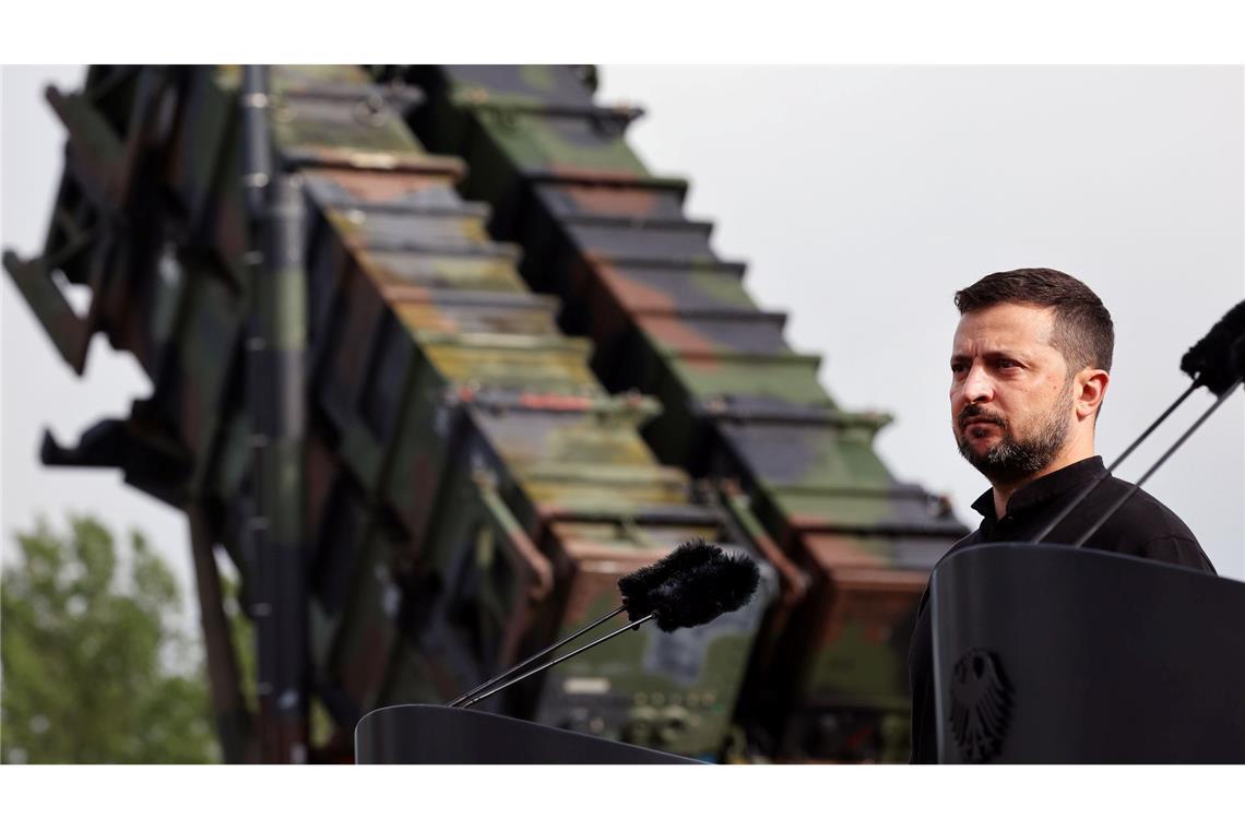 Nach neuerlichen russischen Luftschlägen hat der ukrainische Präsident Wolodymyr Selenskyj zum Stopp von russischen Importen aufgerufen. (Archivbild)