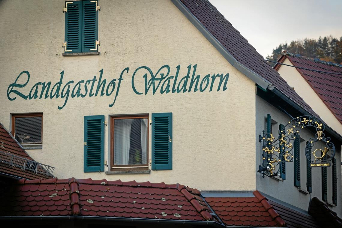 Das Waldhorn in Auenwald ist wieder geschlossen Nach nur 15 Monaten Betrieb schlossen Boris Pecirep und Uwe Grapentin das Waldhorn in Däfern. Zuvor hatte der vielfach ausgezeichnete Koch Alexander Munz, der ins Einhorn nach Oppenweiler gewechselt war, 16 Jahre lang das Sagen im Waldhorn. Foto: Alexander Becher