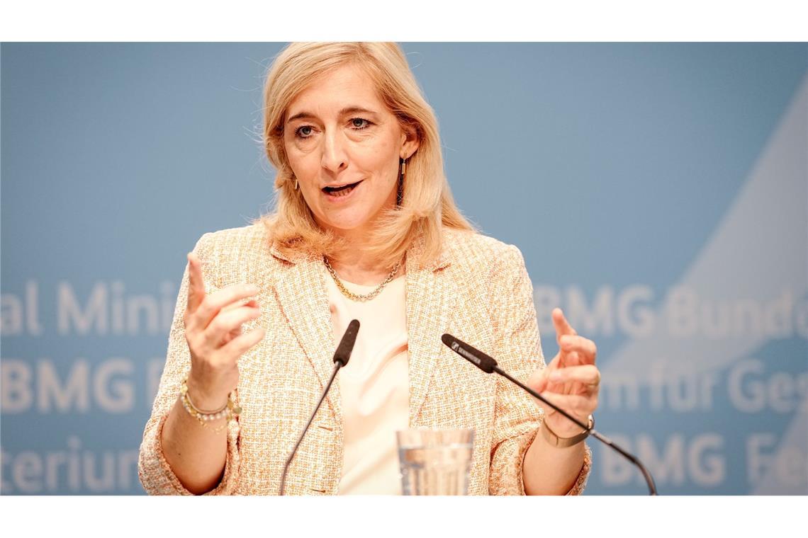 Nach Plänen von Ministerin Warken soll das Lachgasverbot noch in diesem Jahr greifen.