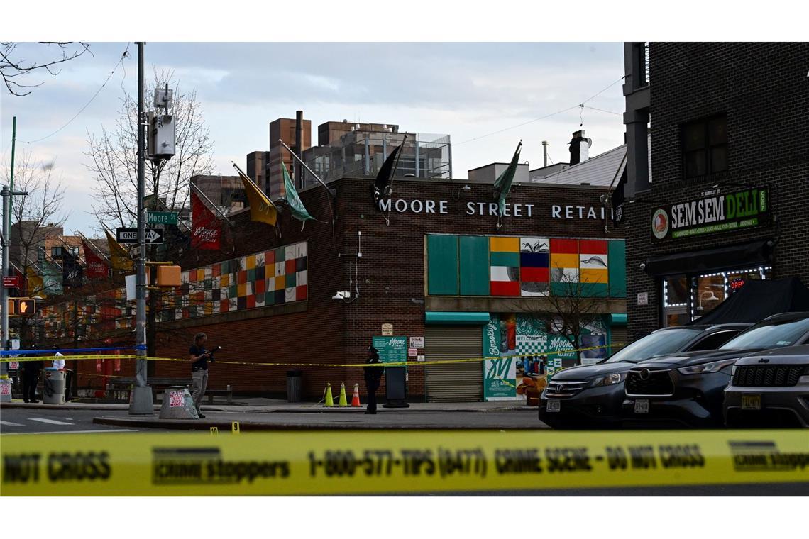 Nach Polizeiangaben wurde das Baby am Dienstagnachmittag (Ortszeit) auf offener Straße im Kinderwagen getroffen.