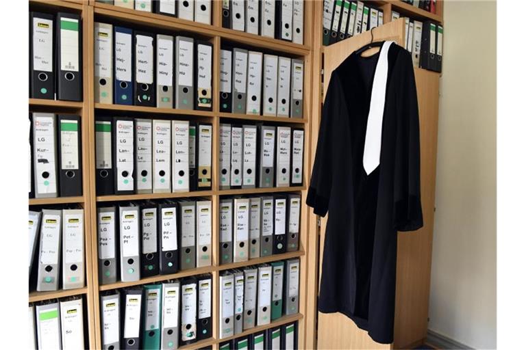 Nach Recherchen des Richterbunds ist in den vergangenen vier Jahren bundesweit nur ein Richter oder Staatsanwalt wegen Verstoßes gegen die Pflicht zur Verfassungstreue aus dem Amt entfernt worden. Foto: Jens Kalaene/dpa-Zentralbild/dpa