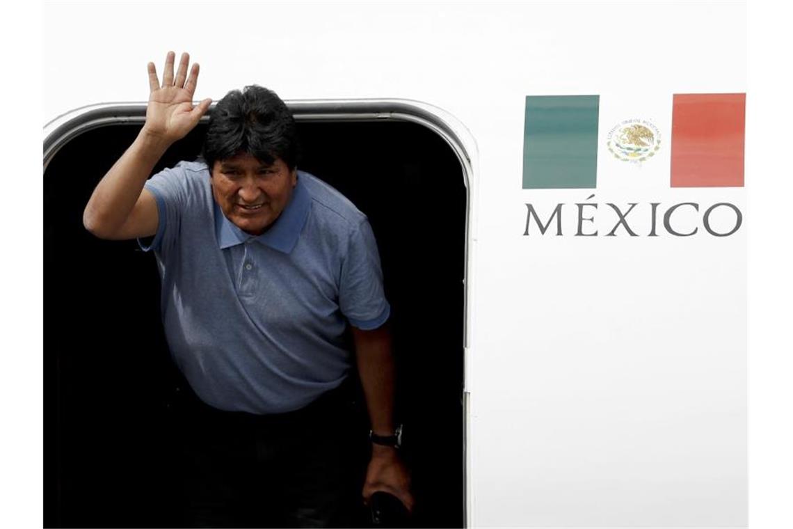 Boliviens Ex-Präsident Morales geht ins Exil nach Mexiko Nach seinem Rücktritt als Präsident Boliviens hat sich Morales ins Exil nach Mexiko abgesetzt. Foto: Eduardo Verdugo/AP/dpa