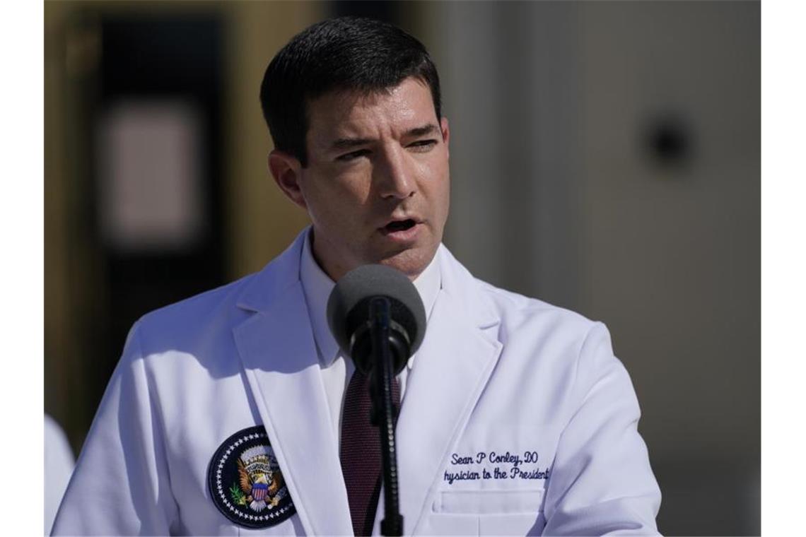 Trump will nun gegen Coronavirus „immun“ sein Nach seiner Covid-19-Erkrankung ist US-Präsident Trump seinem Leibarzt zufolge nicht mehr ansteckend. Foto: Evan Vucci/AP/dpa