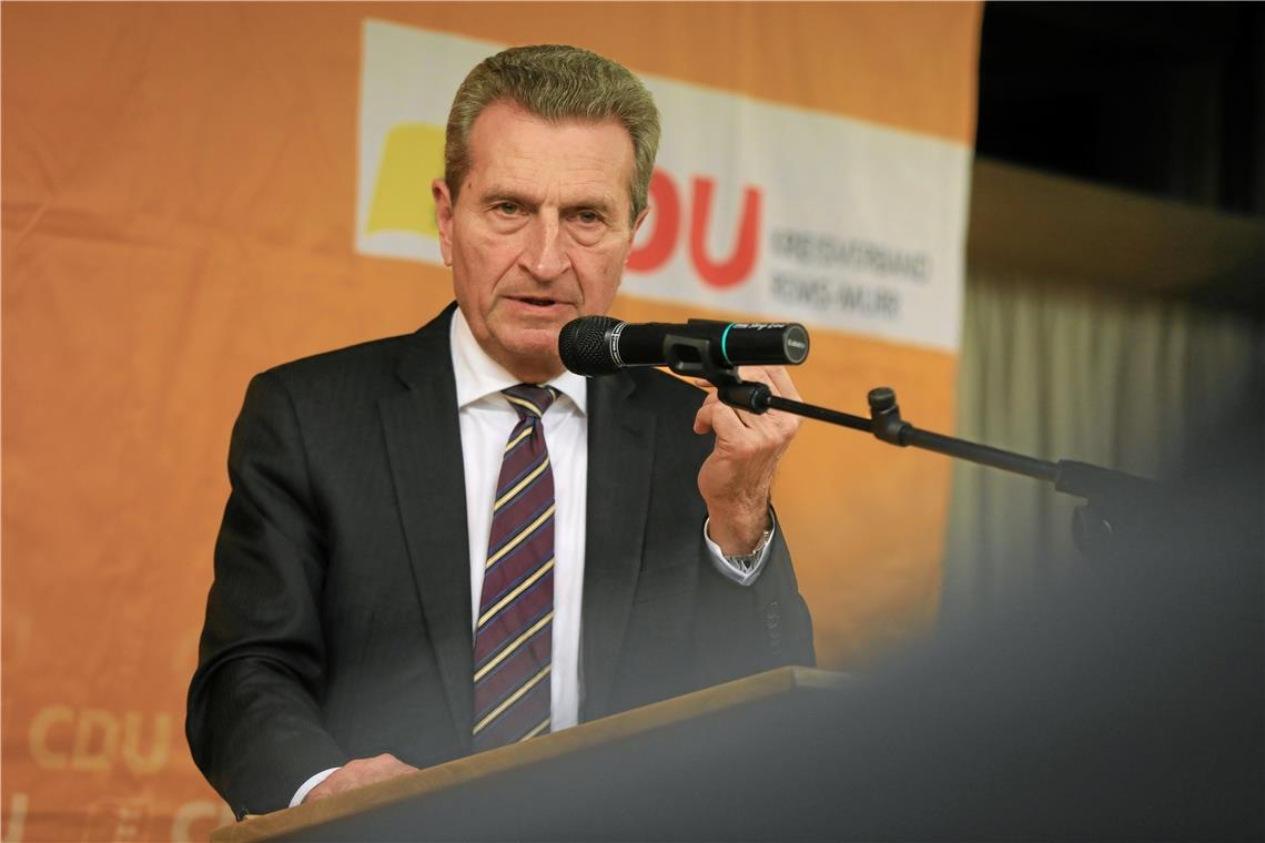 Nach seiner Rede diskutiert Günther Oettinger mit dem Publikum. Foto: G. Habermann