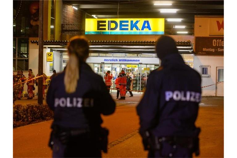 Nach tödlichen Schüssen im niederbayerischen Abensberg hat die Polizei zwei Menschen festgenommen. Foto: Armin Weigel/dpa
