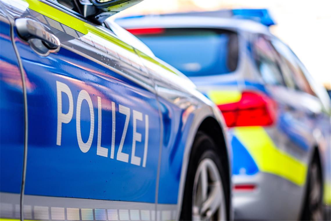 Nach tödlichen Schüssen in Stade ermittelt die Polizei zu den Hintergründen der Tat. Noch ist vieles unklar – doch erste Details zum Einsatz in der Dankersstraße sind bekannt.
