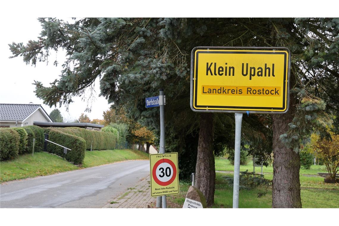Nach umfangreicher Präsenz ist die Polizei inzwischen aus Klein Upahl abgezogen.