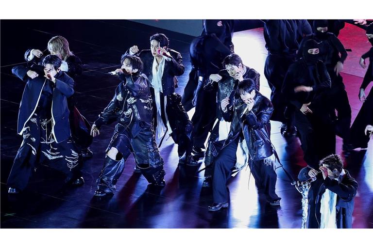 Nach vier Jahren Pause wird BTS beim ersten Auftritt in Seoul mit viel Jubel empfangen.