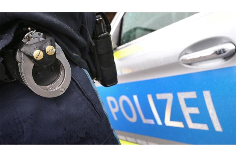 Nach Vorwürfen sexueller Belästigung in einem Schwimmbad sucht die Polizei nach Zeugen. (Symbolbild)