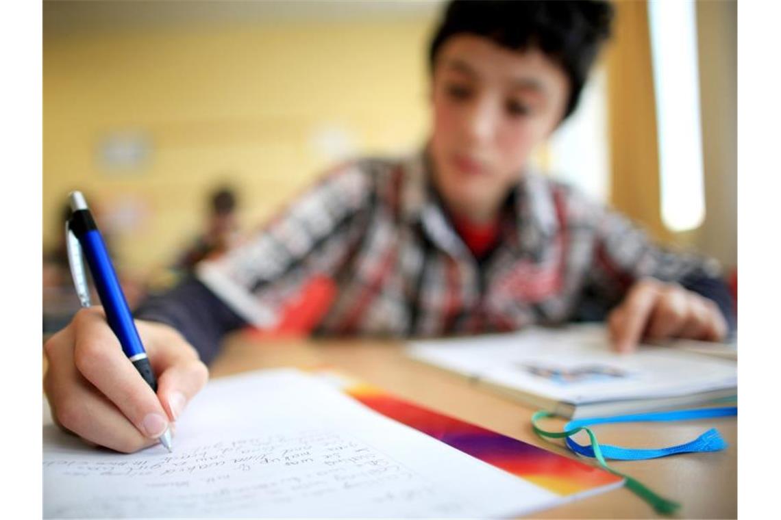 Caritas: Mehr Jugendliche ohne Schulabschluss Nach Zahlen der Caritas haben 2017 mehr als 52.000 Jugendliche die Schule ohne Abschluss beendet. Foto: Julian Stratenschulte