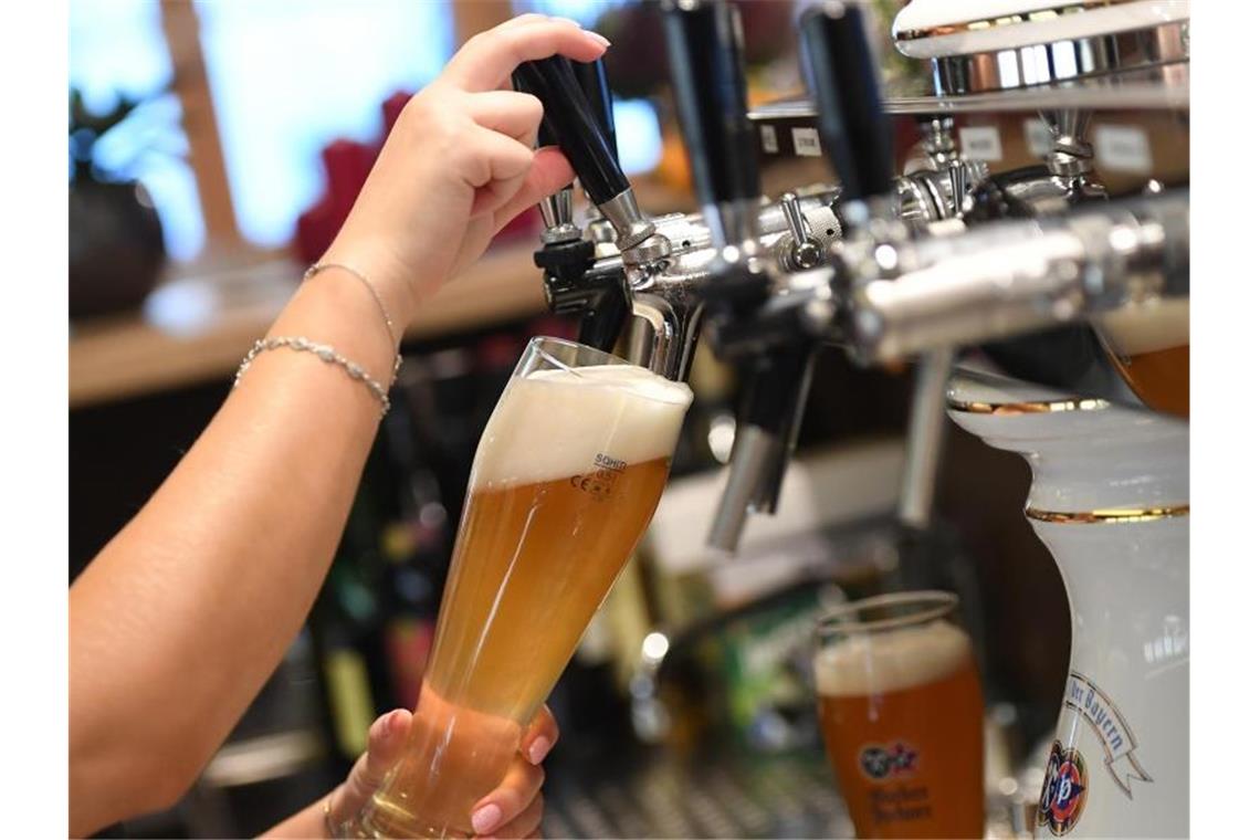 Minijob-Falle: Teilzeitstelle rechnet sich für viele kaum Nach Zahlen der Minijobzentrale sind in Deutschland rund 6,4 Millionen Minijobber im gewerblichen Bereich und in Privathaushalten gemeldet. Davon sind mehr als die Hälfte Frauen. Foto: Angelika Warmuth/dpa