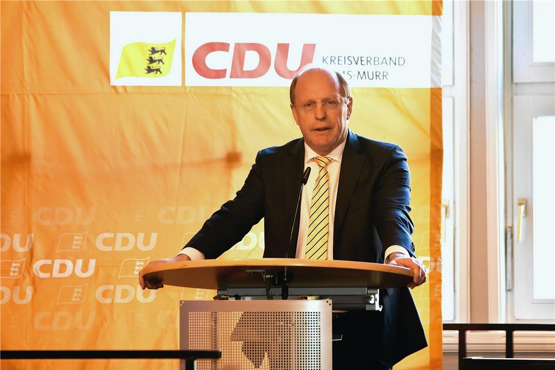Klenk bleibt Staatssekretär im Innenministerium Nach zwei Jahrzehnten im Landtag sollte für Wilfried Klenk dieses Jahr eigentlich Schluss sein. Nun verlängert der 62-Jährige im Innenministerium. Archivfoto: T. Sellmaier