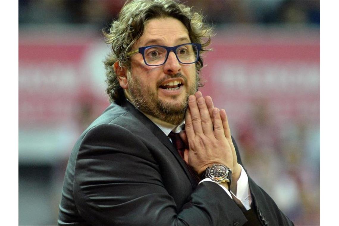 Bayern-Basketballer verlieren bei Real Madrid Nach zwei technischen Fouls wurde Bayern-Trainer Andrea Trinchieri aus dem Innenraum verwiesen. Foto: picture alliance / Andreas Gebert/dpa