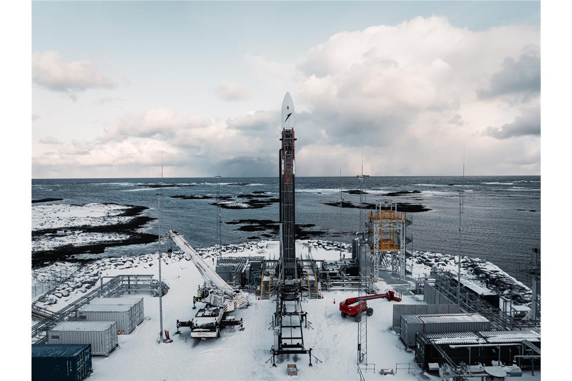 Der Isar-Aerospace-Start erneut verschoben (Überblick) Nachdem der Isar-Aerospace-Start zwei mal verschoben wurde, soll die Spectrum-Rakete des Münchner-Unternehmens frühestens ab dem 28. März 2025 abheben. Alle Infos zum Testflug vom Andoya Spaceport in Norwegen & zur Mission „Going Full Spectrum“.