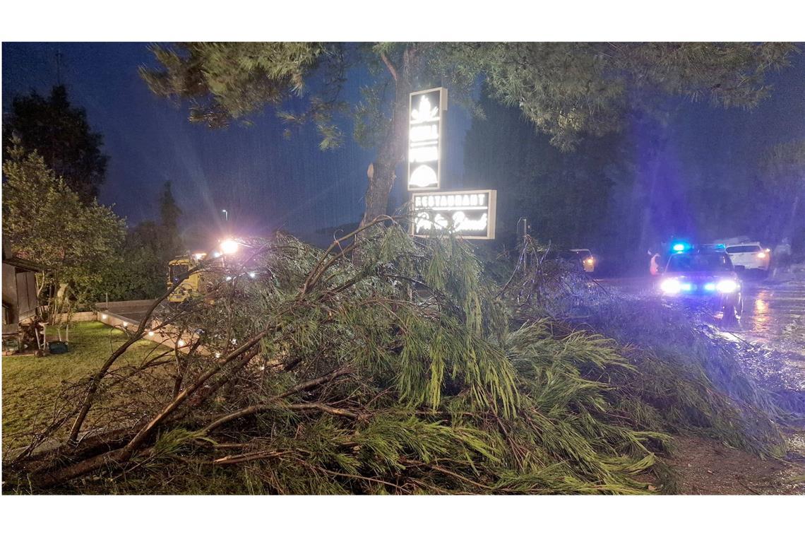 Schwere Gewitter verwüsten beliebte kroatische Ferienregion Nachdem der Sturm über die Küstenstadt gezogen war, sieht es in Rovinj jetzt so aus.