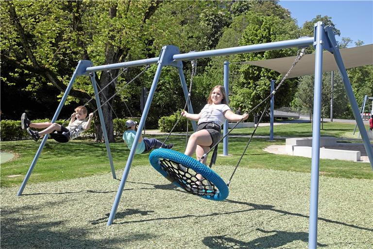 Nachdem die Spielplätze wochenlang geschlossen waren, sind sie seit gestern wieder für die Kinder zum Spielen freigegeben. Foto: J. Fiedler