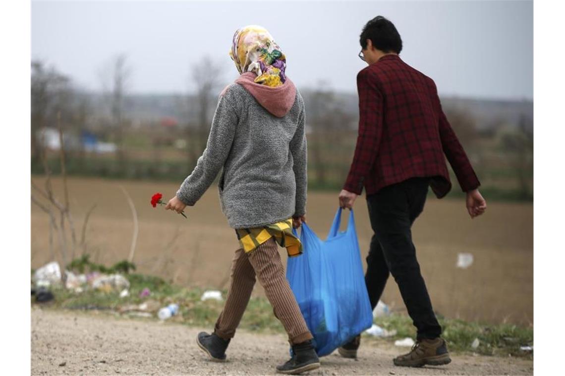 Erdogan in Brüssel: EU hält am Flüchtlingsabkommen fest Nachdem die Türkei Anfang März ihre Grenzen für offen erklärt hat, versuchen Tausende Flüchtlinge und Migranten ins EU-Land Griechenland zu kommen. Foto: Emrah Gurel/AP/dpa