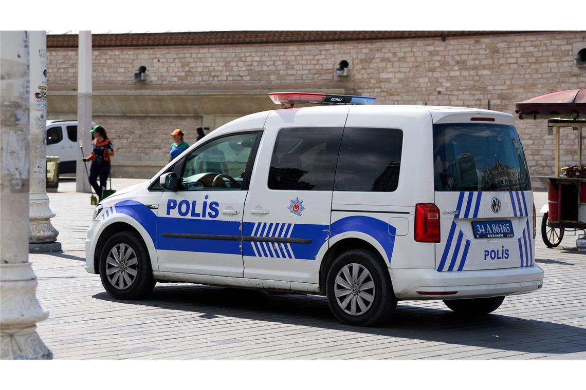 Nachdem zwei Kinder im Alter von sechs und drei Jahren in Istanbul mutmaßlich an einer Lebensmittelvergiftung gestorben sind, ermitteln die Behörden zu den Hintergründen (Symbolfoto).