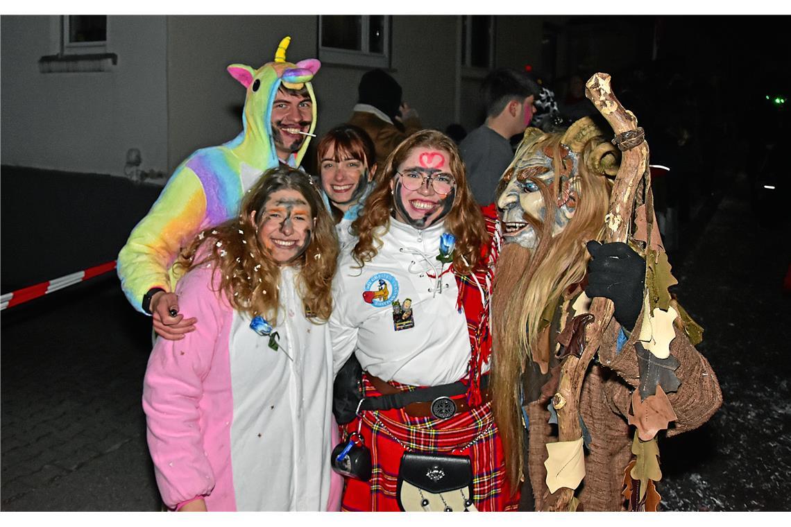 Nachtumzug der Schbiallomba-Schlotzer in Auenwald. Der Umzug setzt sich um 17.01...