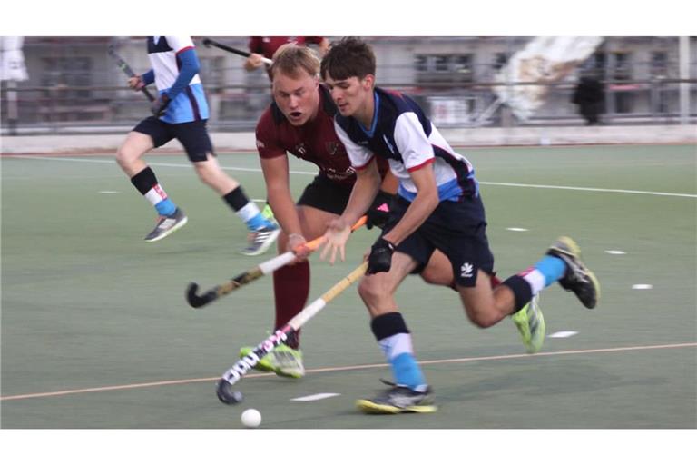 Nachwuchsspieler Jannik Lehmann (am Ball) und die SV Böblingen holen einen Punkt beim HC Ludwigsburg II.